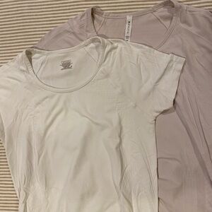Set of 2 Athleta speedlight tops size M